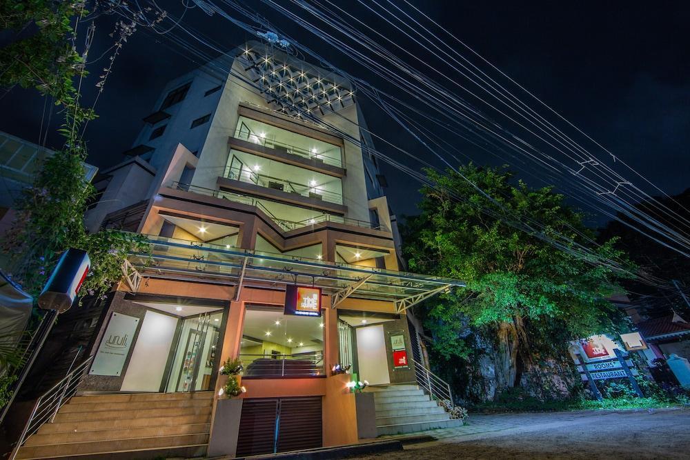 Treebo Trend Time Square Marine Drive Kochi Exterior foto