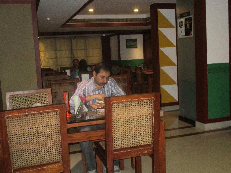 Treebo Trend Time Square Marine Drive Kochi Exterior foto