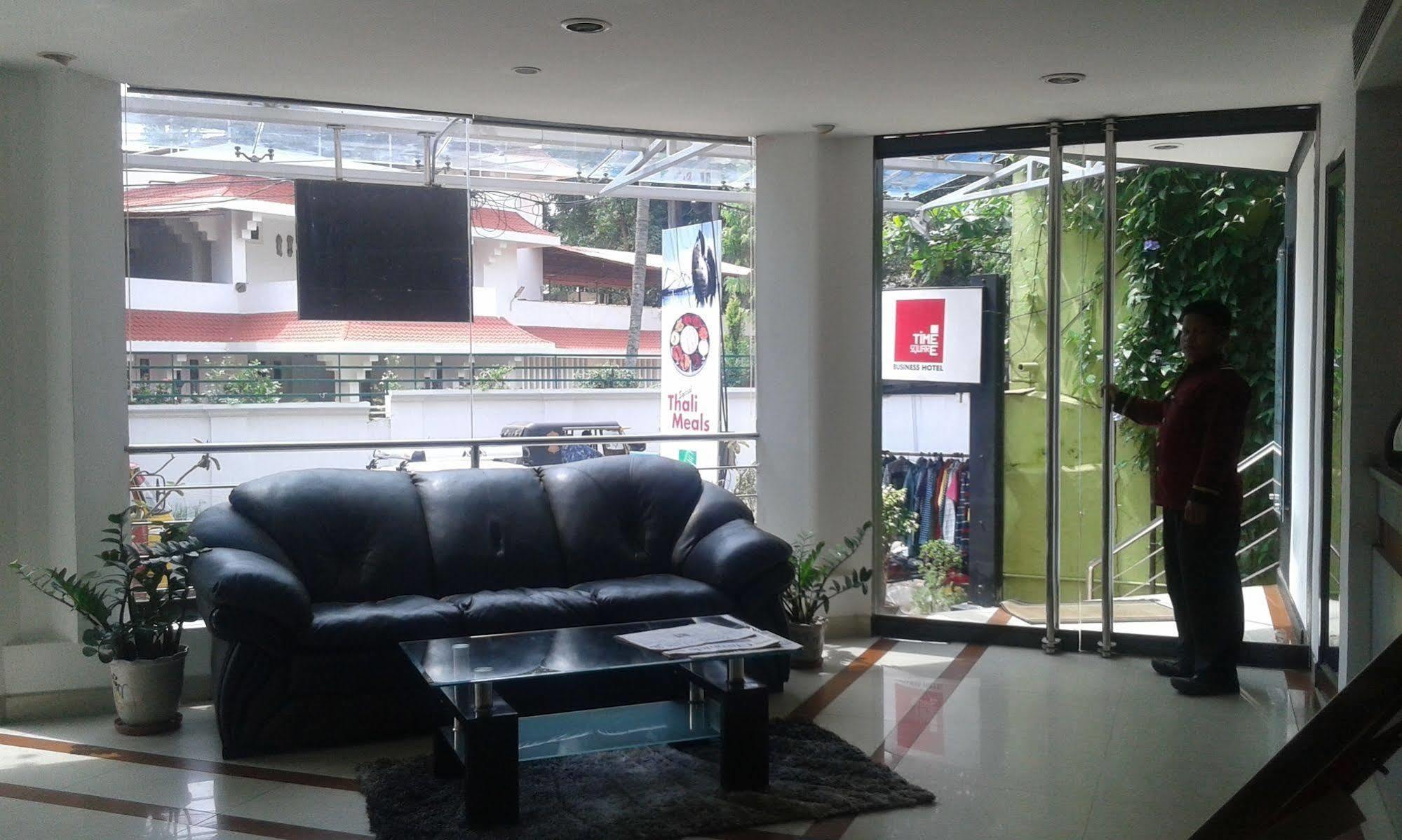 Treebo Trend Time Square Marine Drive Kochi Exterior foto